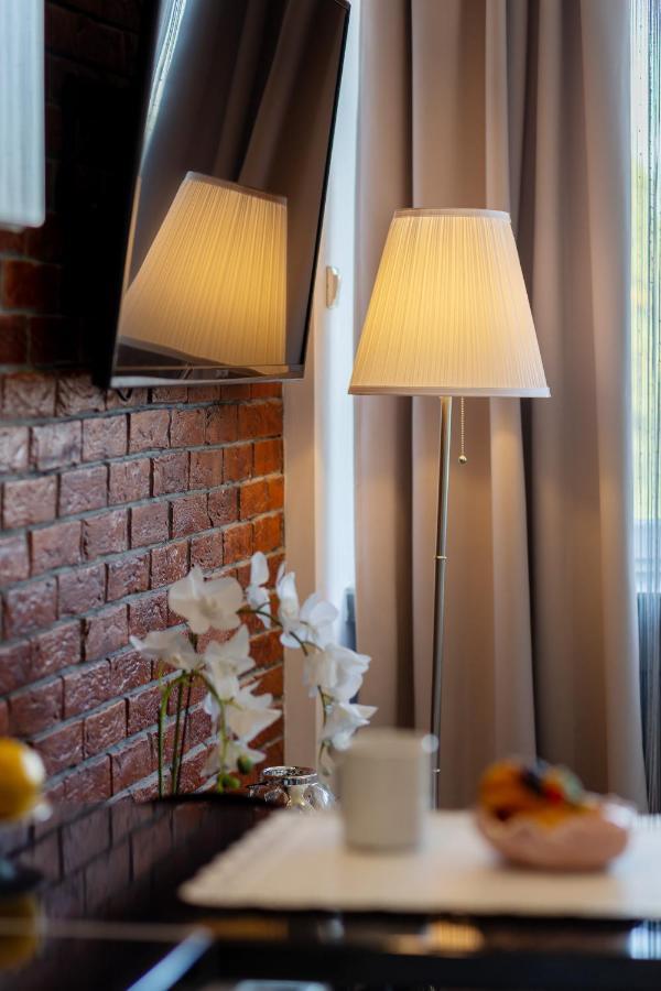 Bright & Cozy Near Metro Marymont By Renters Apartment *