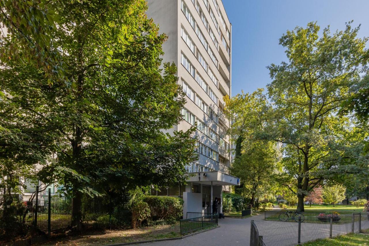Bright & Cozy Near Metro Marymont By Renters Apartment