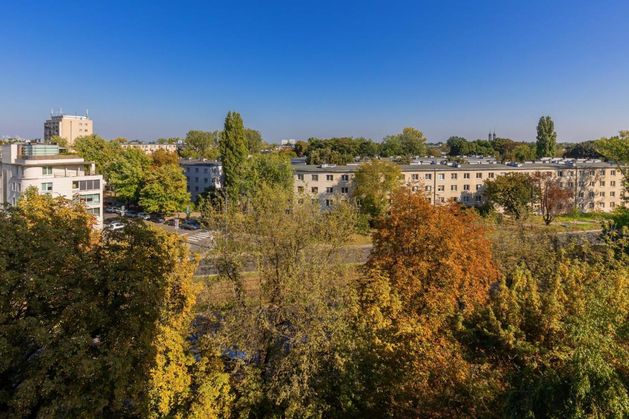 Bright & Cozy Near Metro Marymont By Renters