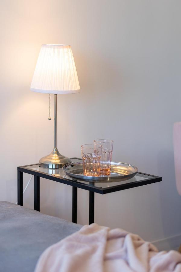 Bright & Cozy Near Metro Marymont By Renters Apartment *