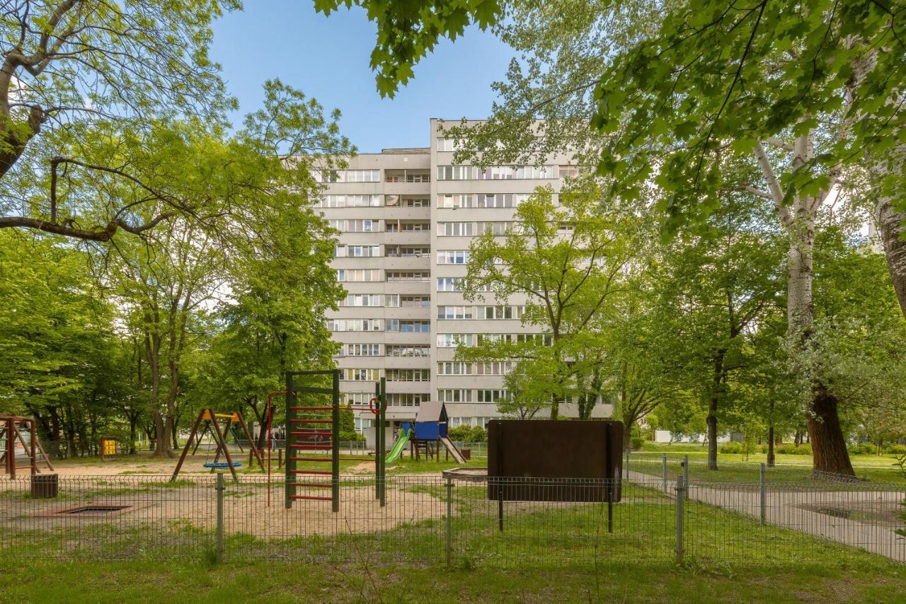 Bright & Cozy Near Metro Marymont By Renters Apartment